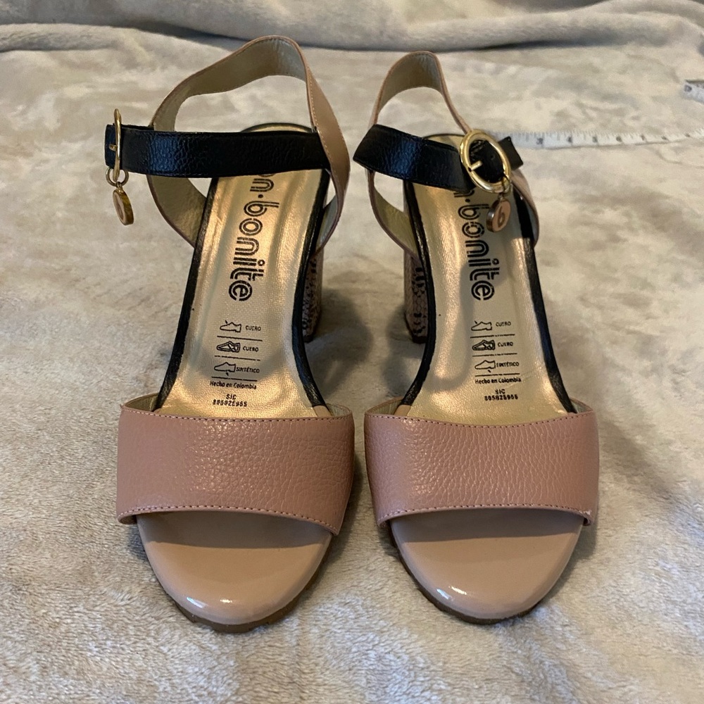 bon•bonite 2tones animal print Woman Size 8 ankle strap sandals/heels